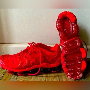 Nike Mens Vapor Max Triple Red Sneakers